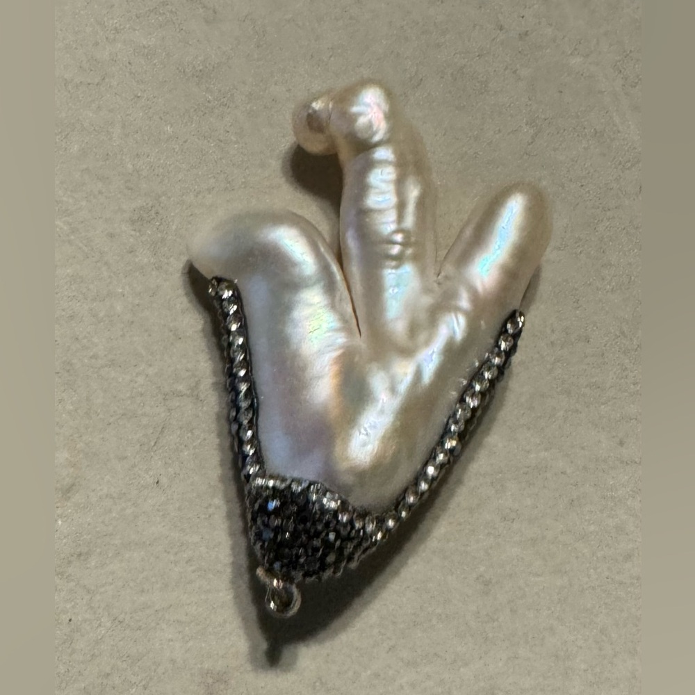 oversized pendant baroque pearl and pave rhinestones